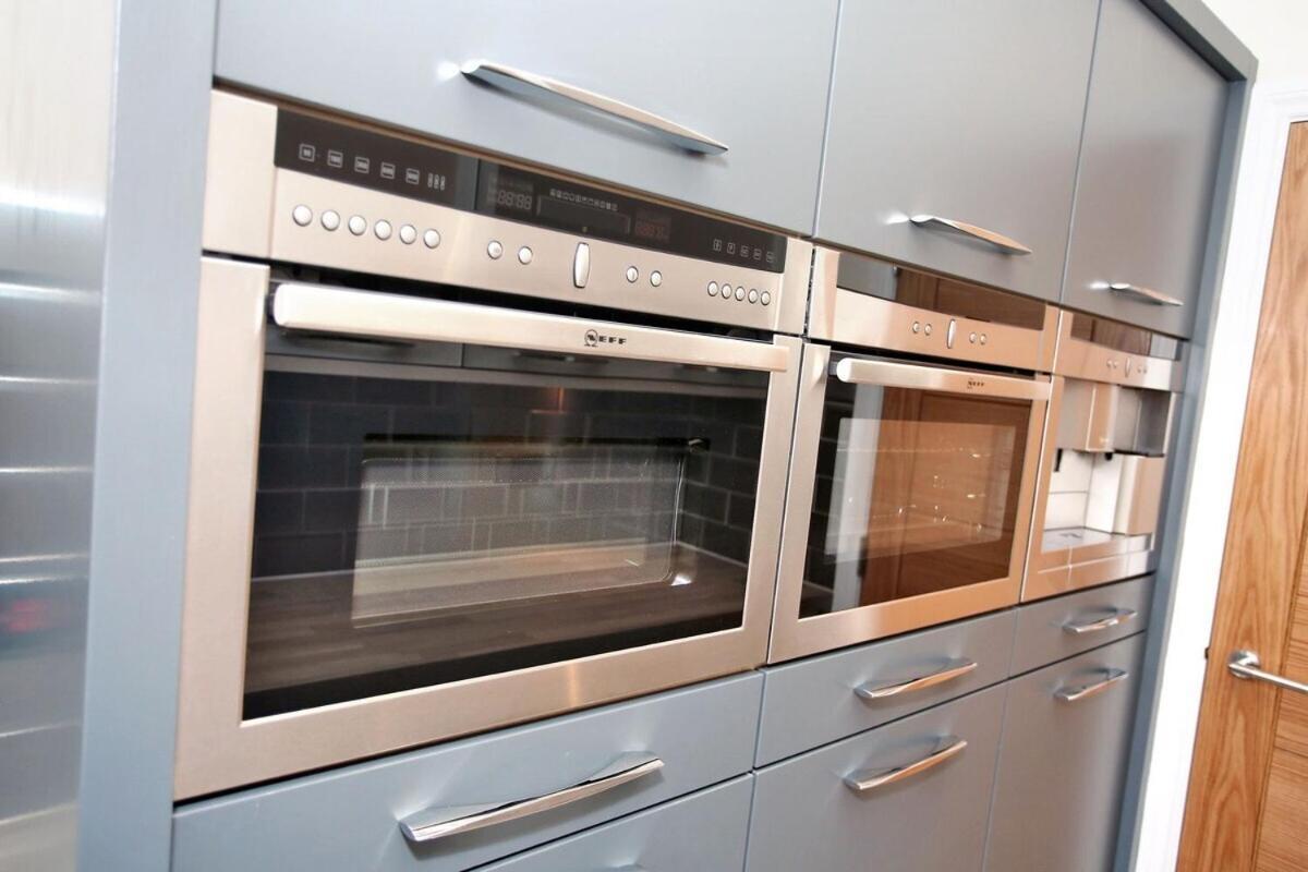 Impressive 3 Bedroom アバディーン エクステリア 写真