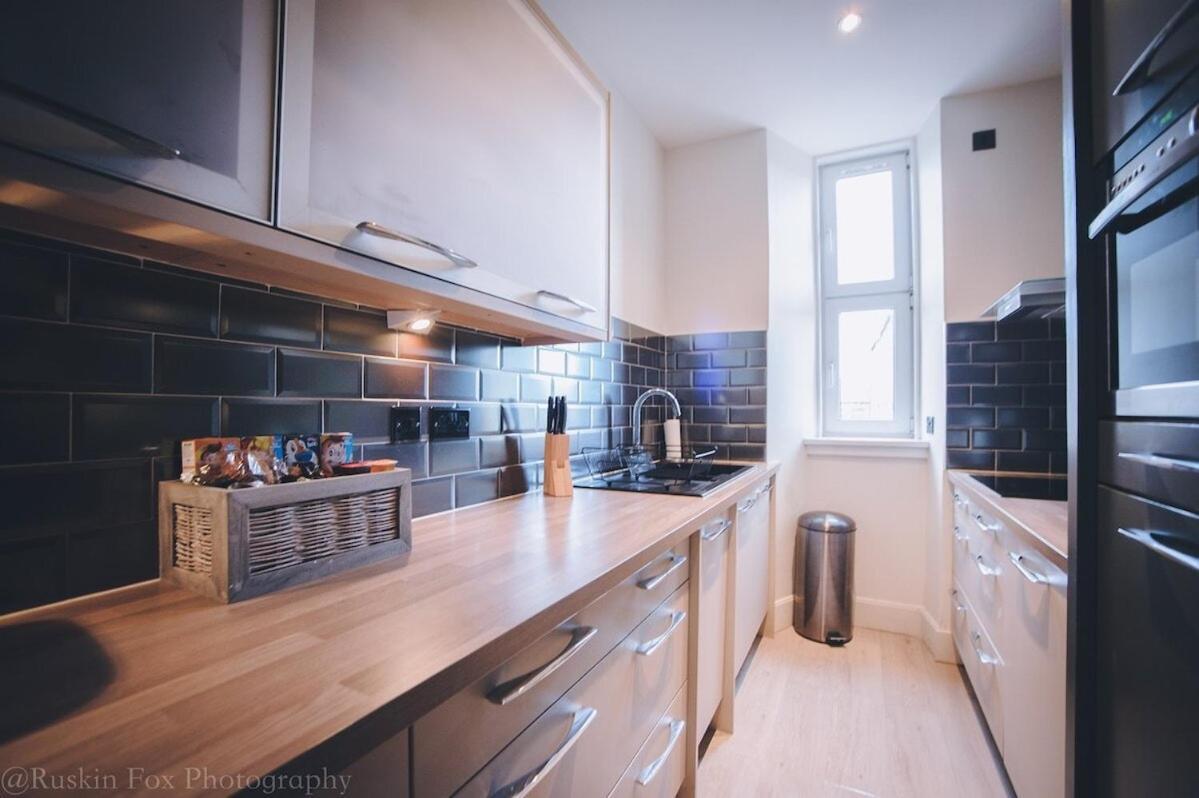 Impressive 3 Bedroom アバディーン エクステリア 写真